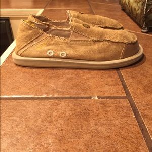 Women’s sketchers slip on shoes. Wore few times.